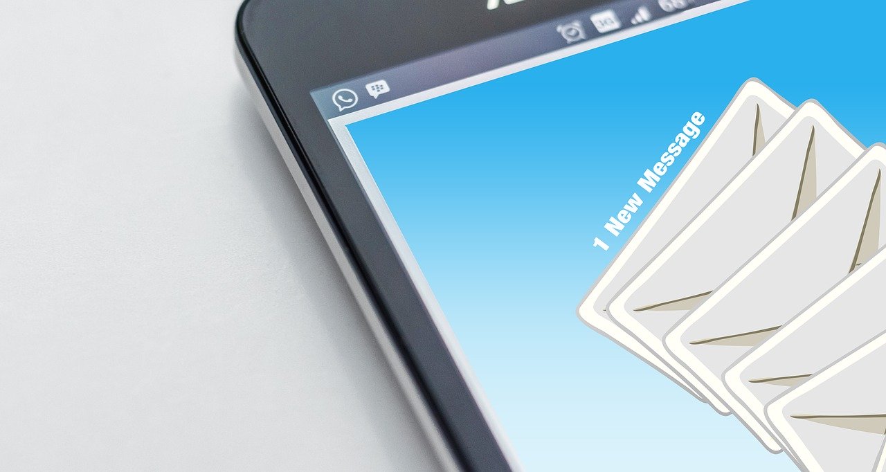 How to Craft an Outstanding Email [7 Tips]