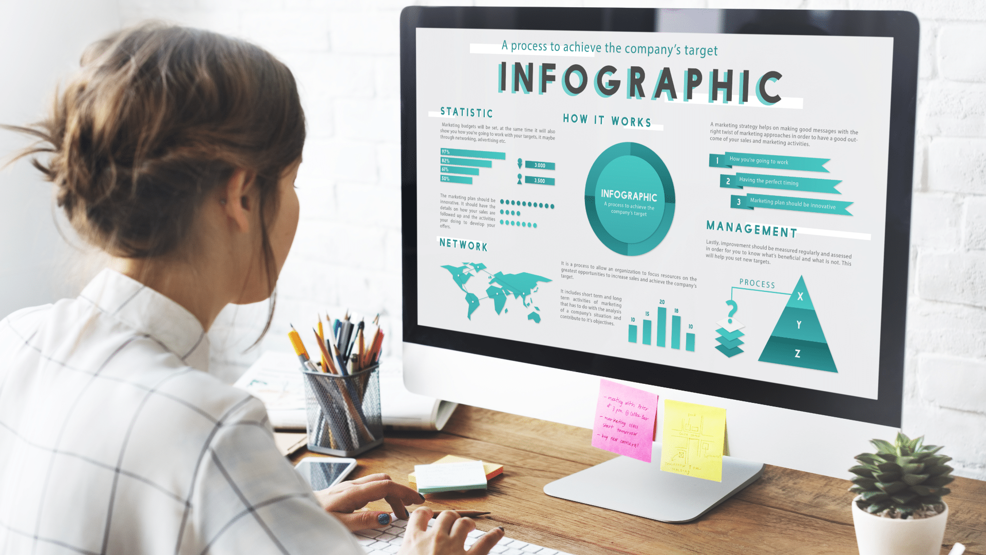 blog marketing - a person designs an infographic on a webpage