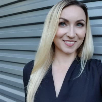 Lizzy Overlund, CX Coach, Customer Whisperer, and Value Creator | Fuel Growth Podcast Host | SugarCRM